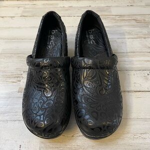 Women’s Born Concepts “B.O.C.”  Black Floral Embossed Peggy Clogs Size 7.5